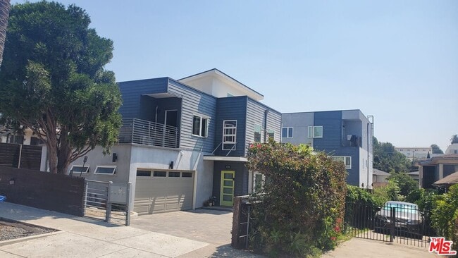 Primary Photo - 636 N Rampart Blvd