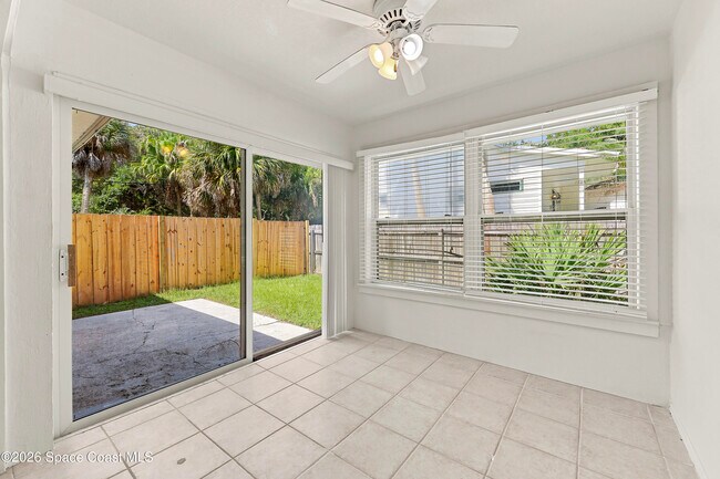 Building Photo - 215 Pelican Dr