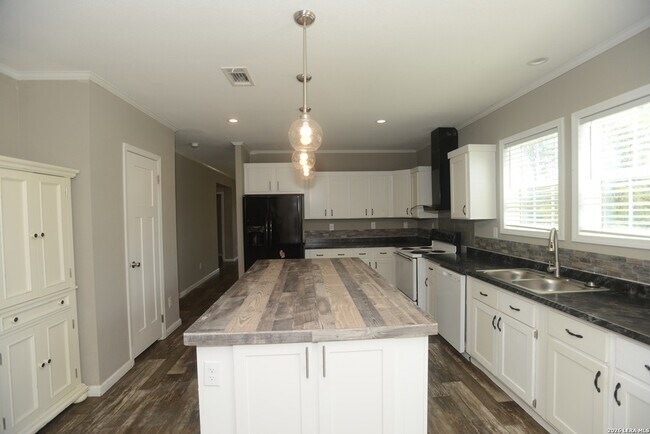 Building Photo - 13598 Old Frio City Rd