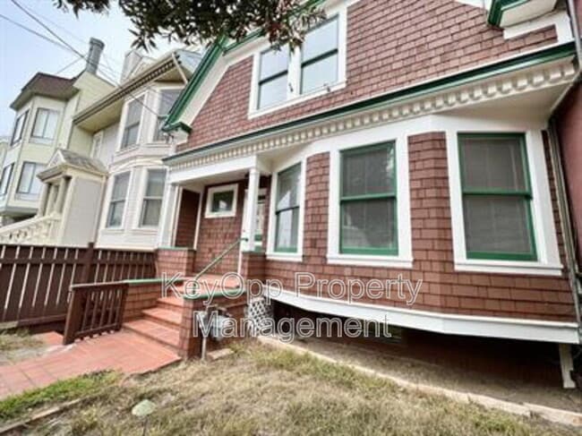 Building Photo - 450 28th Ave