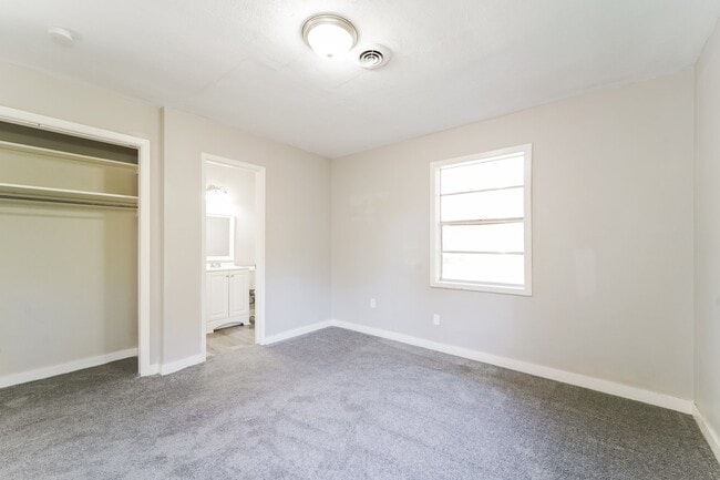 Building Photo - 522 Beaverbrook Dr