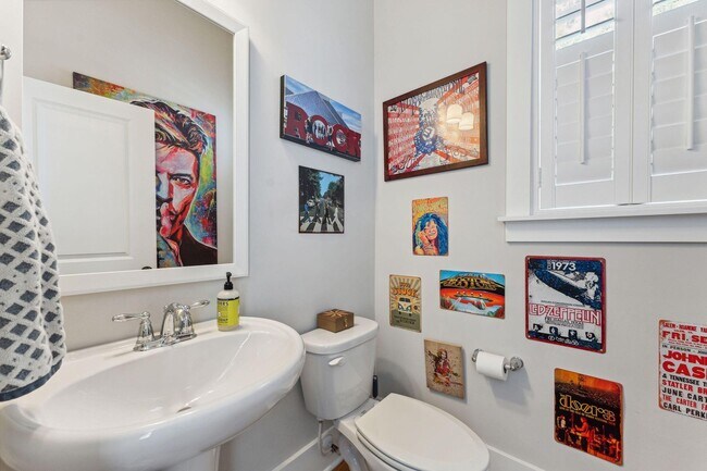 Building Photo - Well maintained home in Fleming Park - Jam...