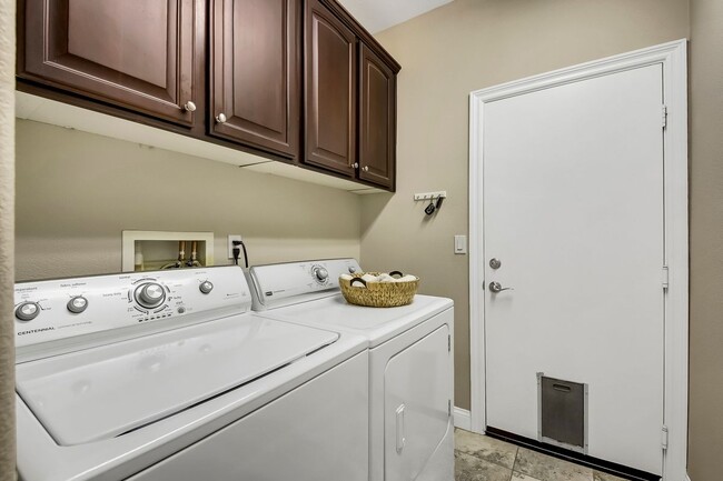 Building Photo - 41424 Trumble Ct