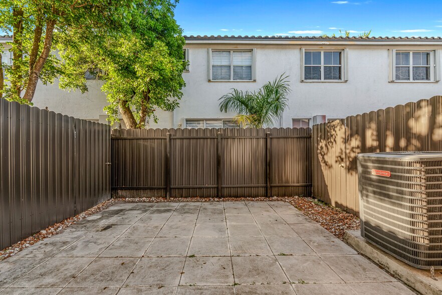 Building Photo - 5460 NW 107th Ave