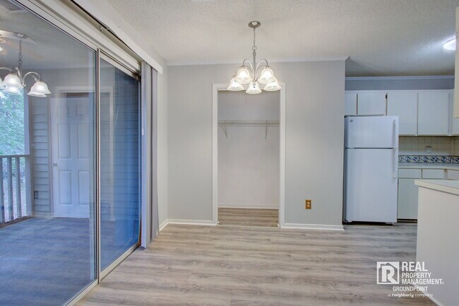Building Photo - 7945 Parklane Ct