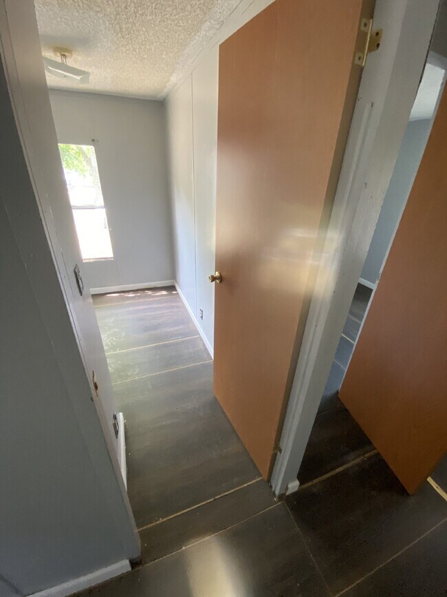 Building Photo - MOBILE HOME FOR RENT