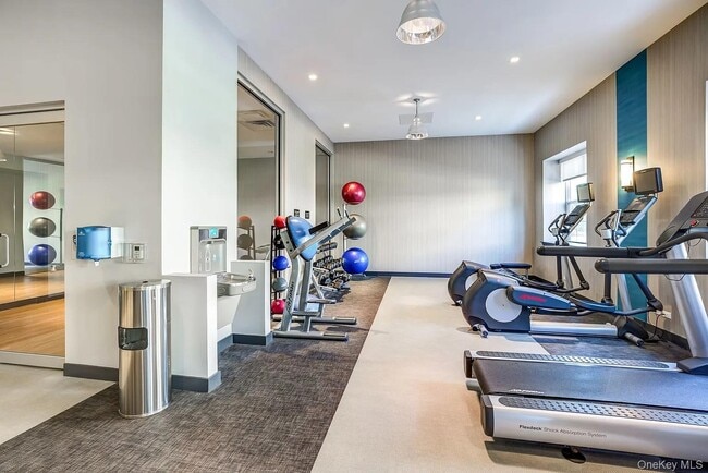 Building Photo - 201 Willett Ave