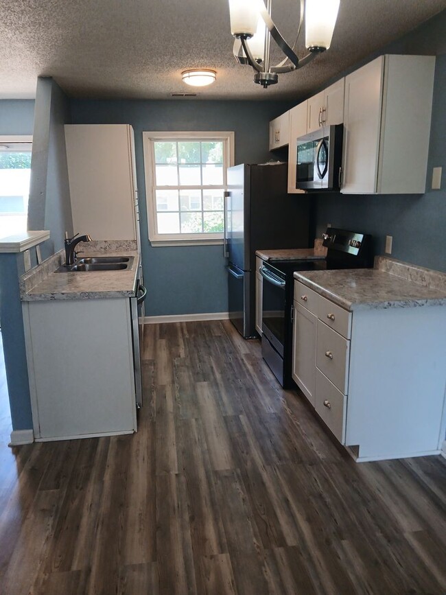 Building Photo - Clean 2BR/2BA Townhome in Garner Near White Oak & I-40