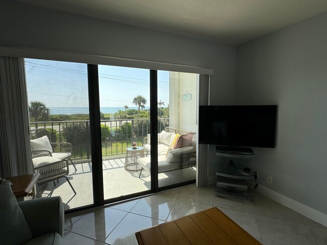 Building Photo - 5151 N Hwy A1A