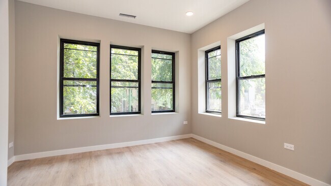 Building Photo - 3520 W Shakespeare Ave