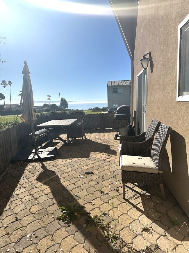 Building Photo - 2525 Solano Rd