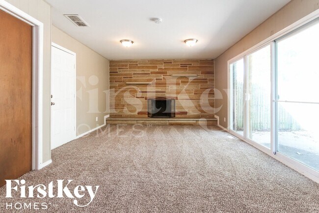 Building Photo - 2414 E Dudley Ave