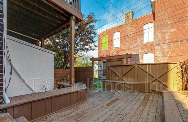 Building Photo - 228 N 32nd St