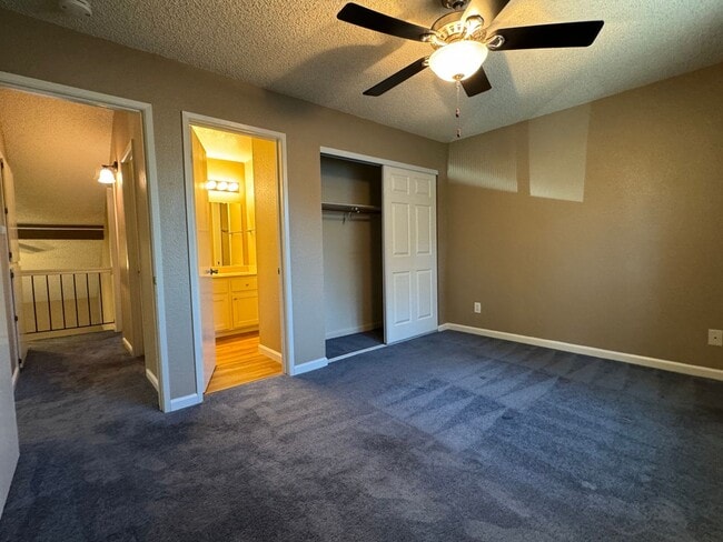 Building Photo - Nicely updated condo in Cirby Woods III