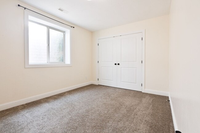 Building Photo - 5 Bed 3 Bath Home in Idaho Falls