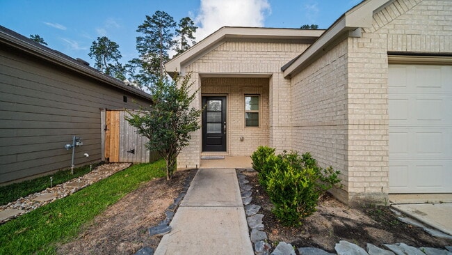 Building Photo - Spacious, well-maintained 4-bedroom, 2-bath single-story home designed for comfortable everyday l...