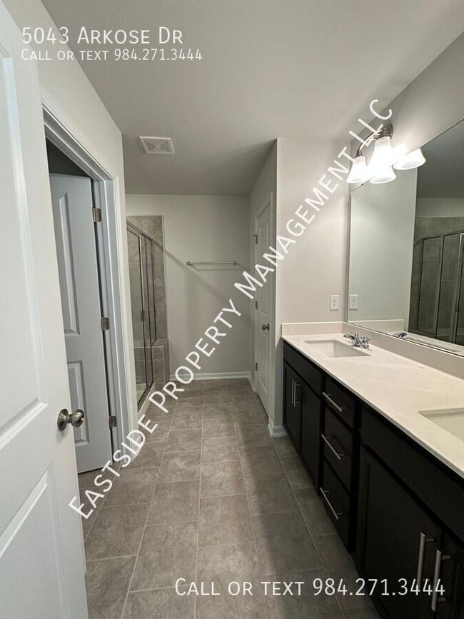 Building Photo - 5043 Arkose Dr