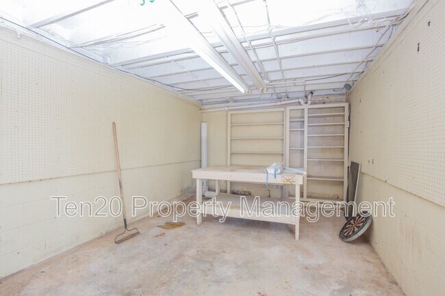 Building Photo - 4264 Yates Dr