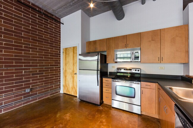 Building Photo - Amazing Industrial Studio at 626 N Graham!