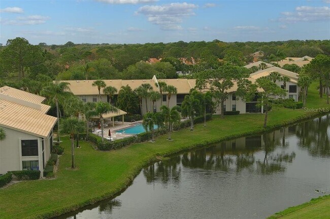 Building Photo - 4644 Weybridge St