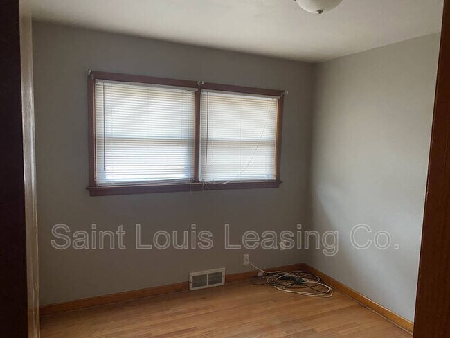 Building Photo - 50 St Edward Ln