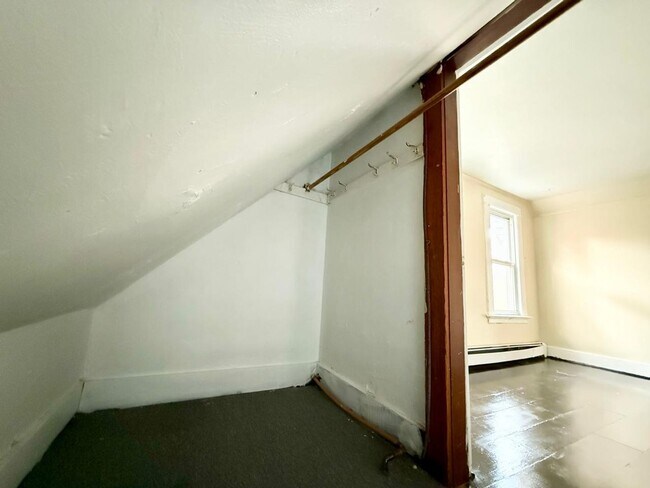 Building Photo - 37 Hotchkiss St