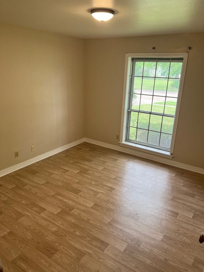Building Photo - 810 Captain Shreve Dr