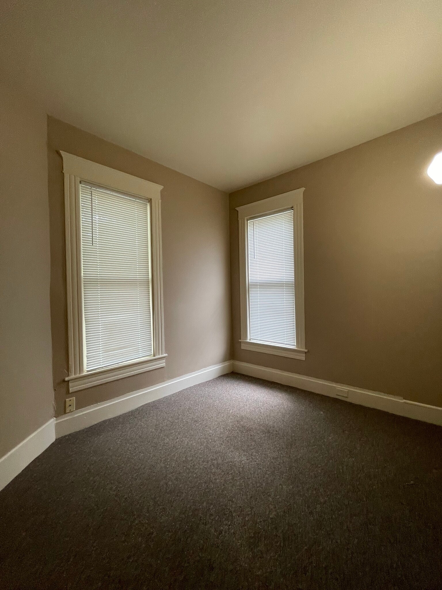 Bedroom - 1023 E Grand Ave