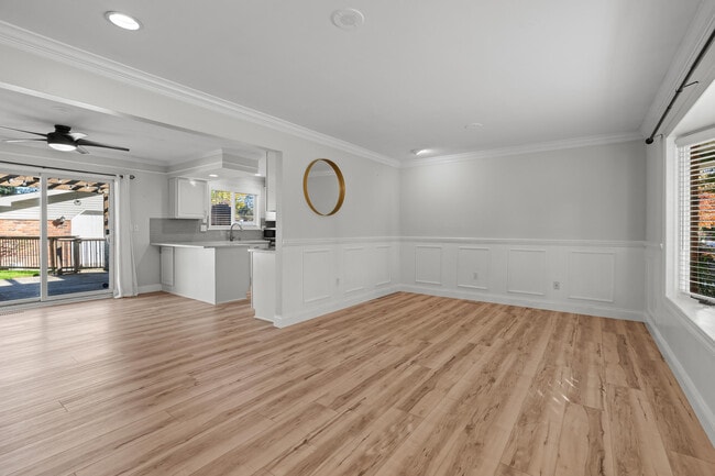Building Photo - 230 Selkirk St