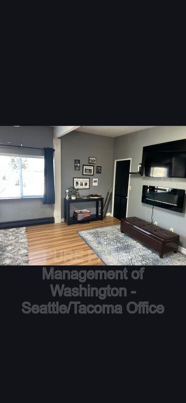 Building Photo - 802 9th St SW