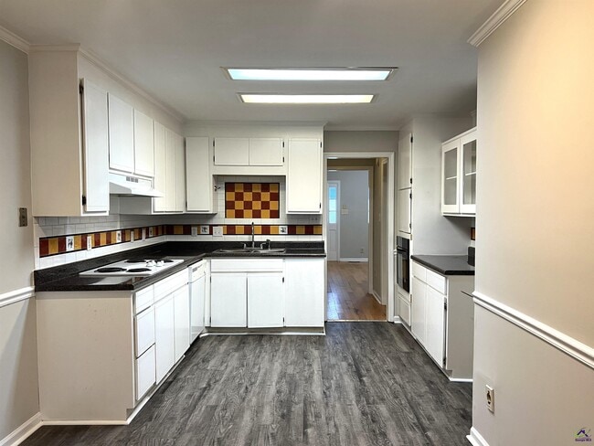 Building Photo - 122 N Springs Ct