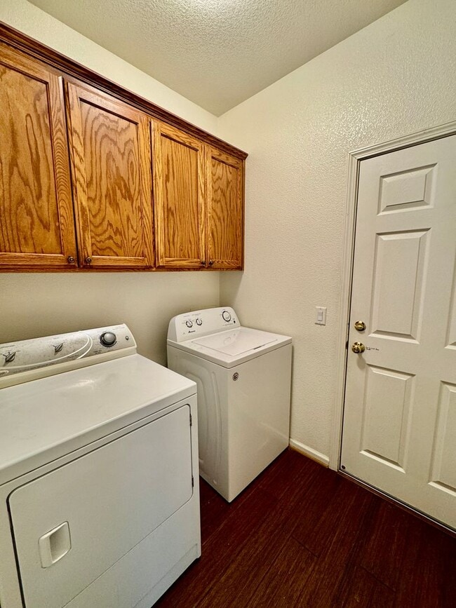 Building Photo - Is it Retirement Time for You? 3 Bedroom 2 Bath in a desirable gated community!