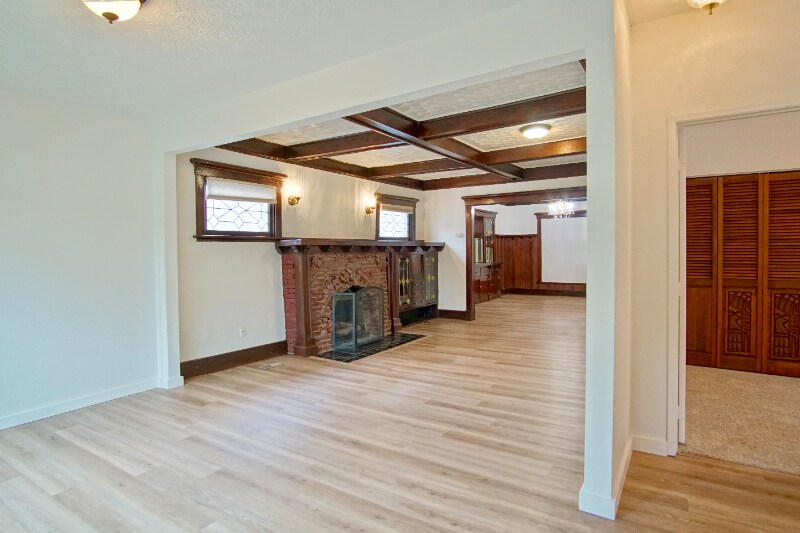 Building Photo - 1520 W Tenth Ave