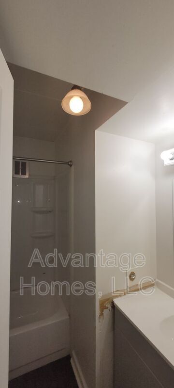 Building Photo - 829 N 70th Terrace