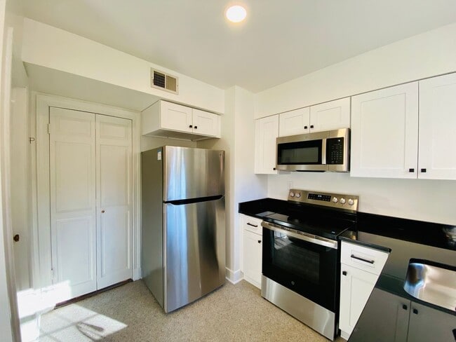 Building Photo - 3810 Hermitage Rd