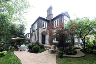 Building Photo - 7572-74 York