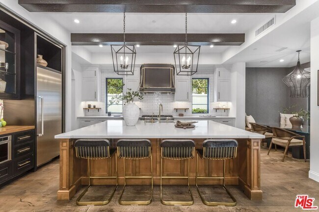 Building Photo - 820 N Vista St