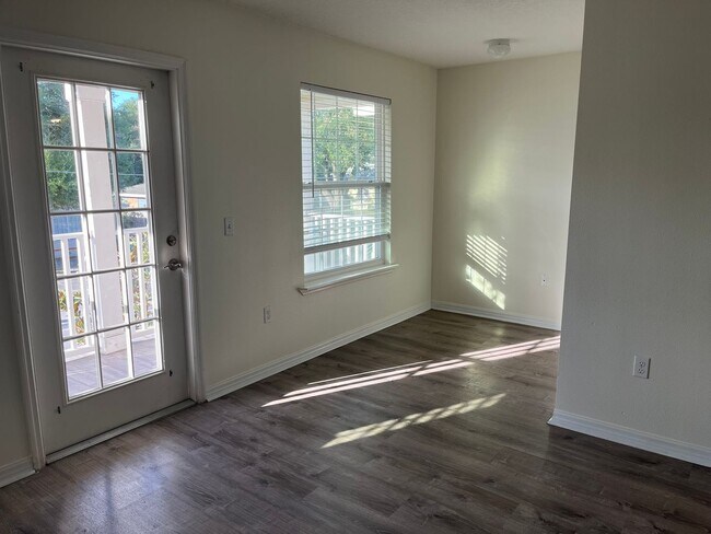 Building Photo - 3/2.5 Townhouse in Downtown Kissimmee