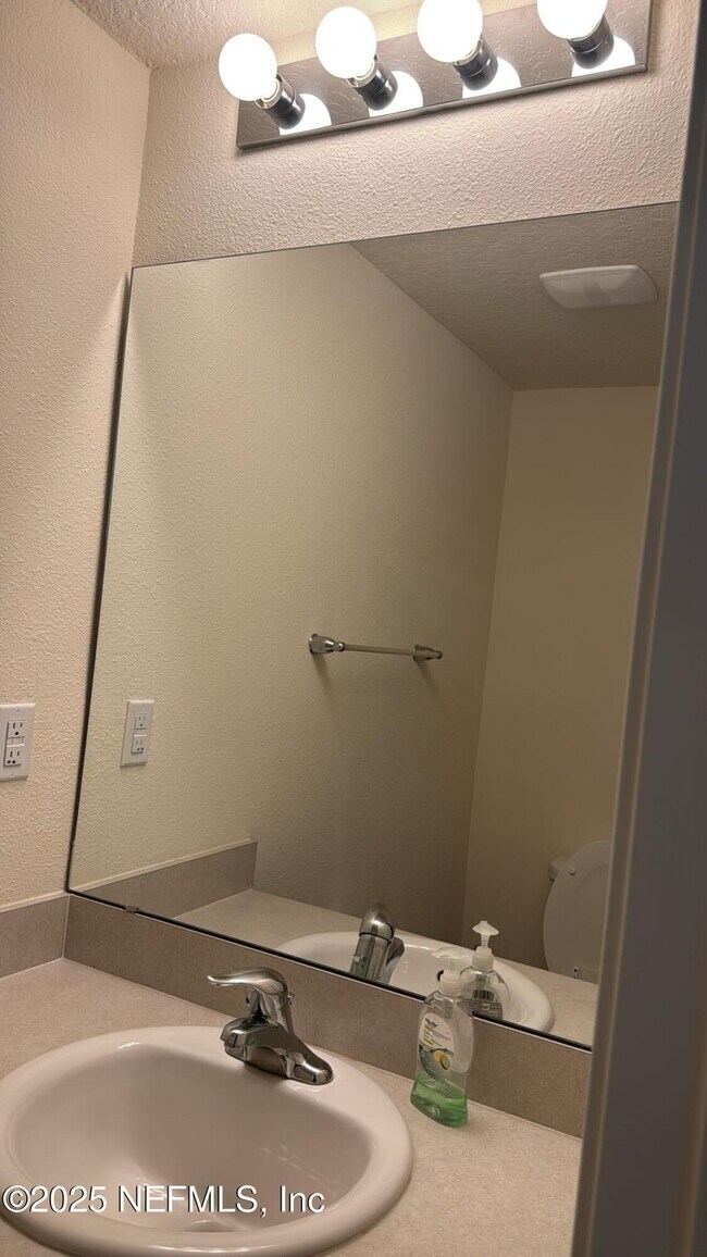 Building Photo - 9607 Mira Loma Dr