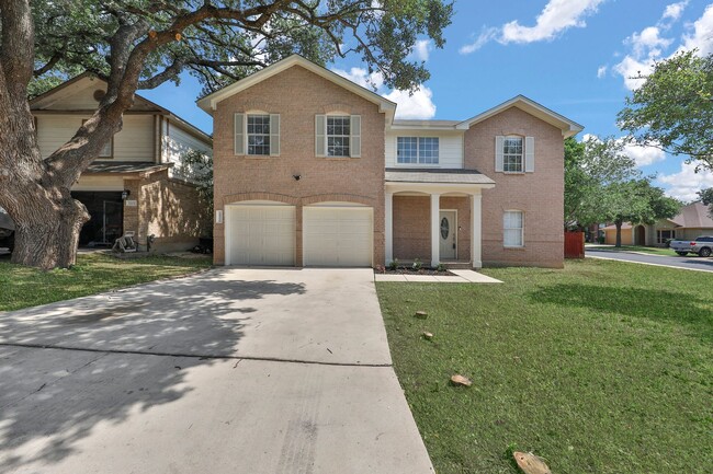 Building Photo - Beautiful updated two-story home w/4 Bedrooms