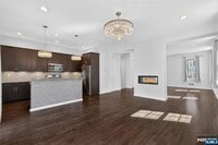 Building Photo - 60 Roosevelt Dr
