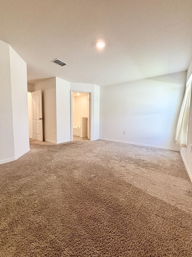 Building Photo - Your Dundee 4Beds/2Baths dream home – conv...