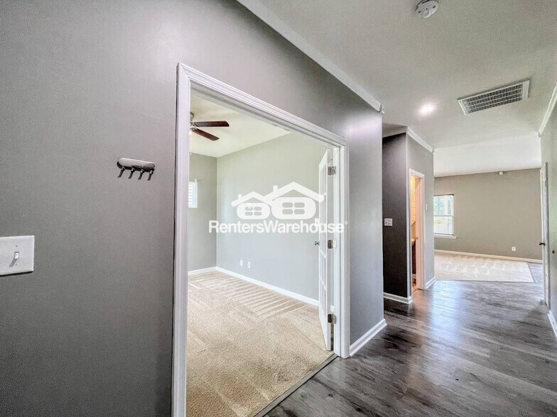 Building Photo - 108 Mdws Lndg Ln
