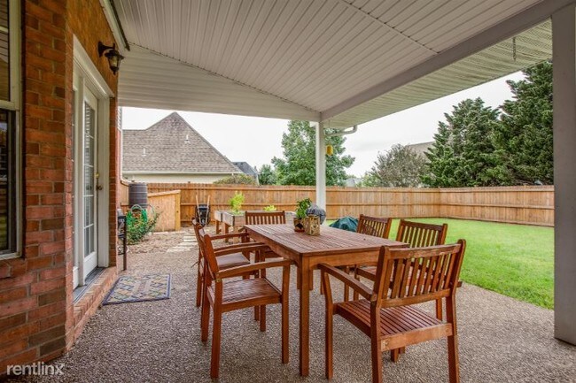 Building Photo - 4 br, 2.5 bath House - 1701 Portway CT.