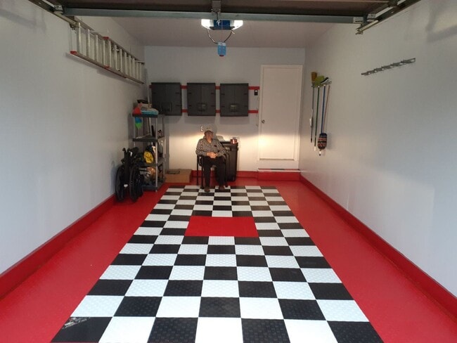 Building Photo - 6240 Weiss St