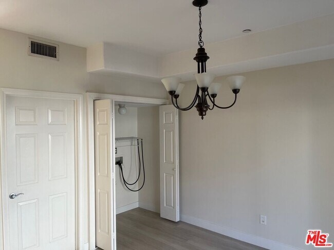 Building Photo - 12375 Osborne Pl