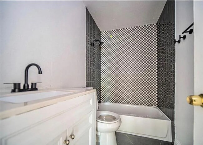 Building Photo - Remodeled 3/1 LANDSCAPING INCLUDED!