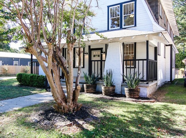 Building Photo - FULLY UPDATED - 4Bedroom on the Arkansas Side