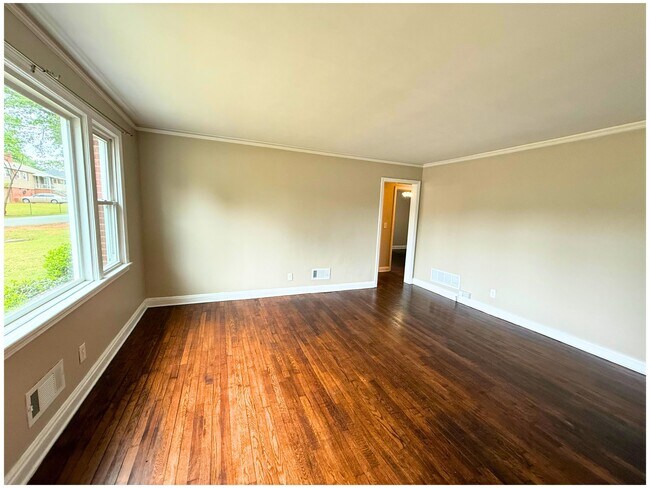 Building Photo - 12 Templewood Dr