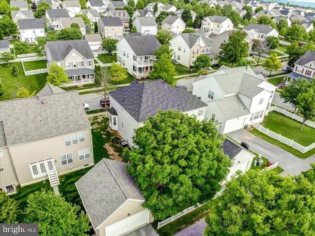 Building Photo - 240 Davis St